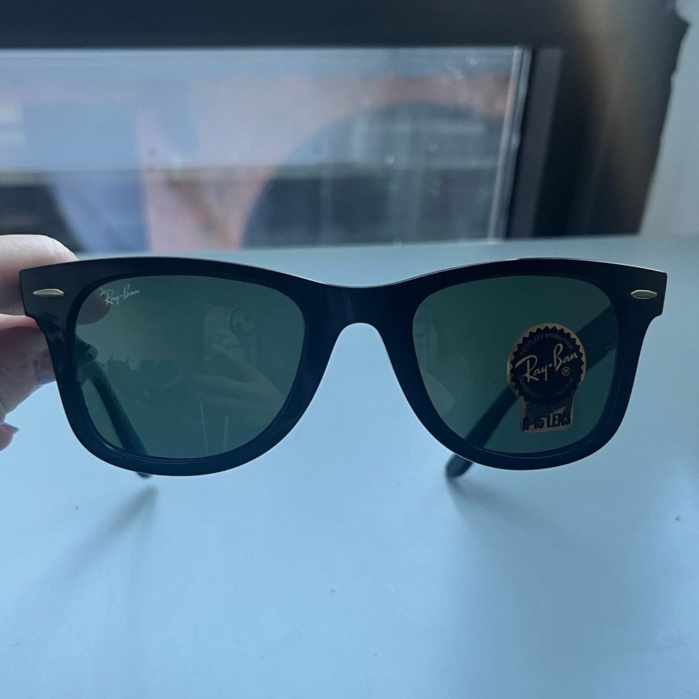 Authentic NWT original Wayfarer sunglasses